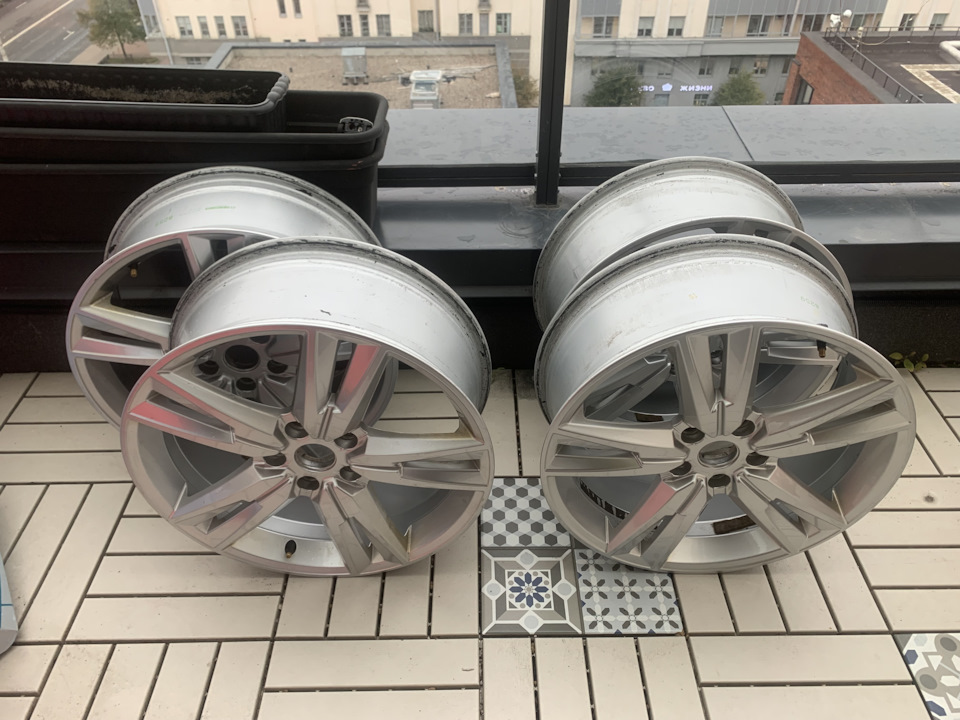 Литые диски Volkswagen 7Jx18 ET45 5x112 на Volkswagen Passat B8. Б/у ...