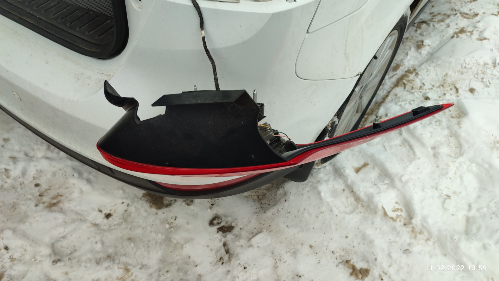 Замена лампочки торомозов — Ford Focus III Hatchback, 1,6 л, 2017 года ...