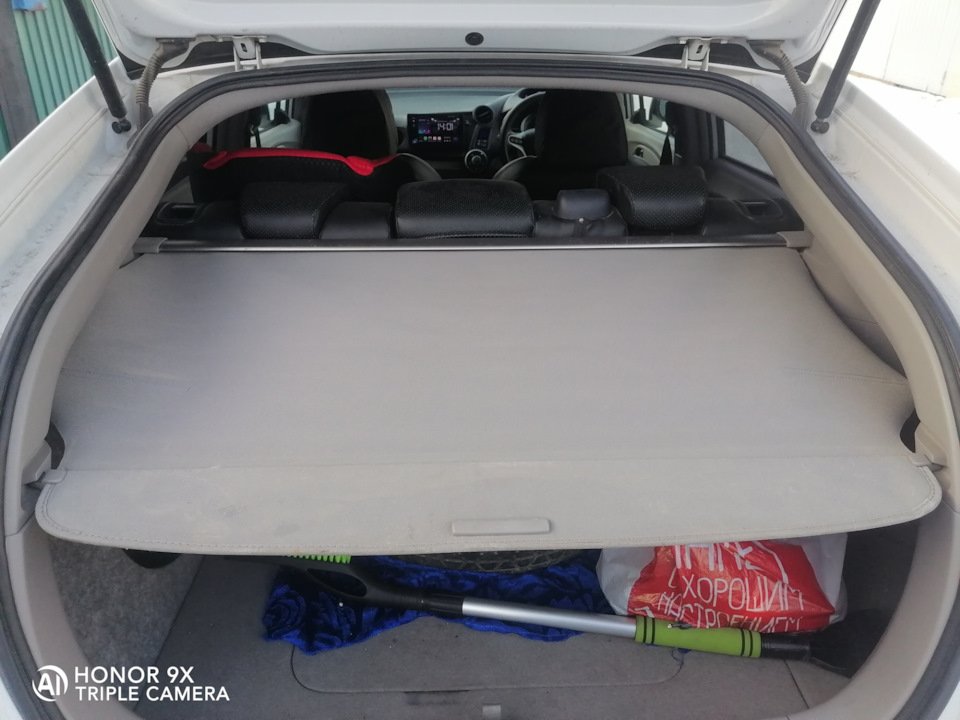 На своем штатном месте — Honda Insight (2G)