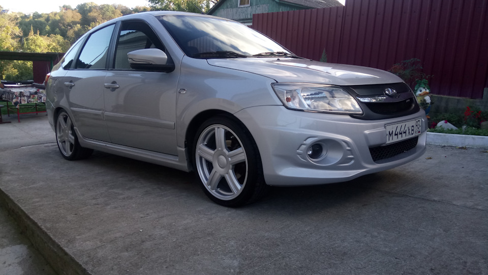 Фото супер тюнинг гранта лифтбек Lada Гранта лифтбек 1.6 бензиновый 2014 на DRIVE2