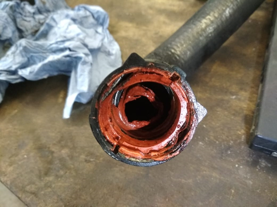 В таком виде предстали трубки фриза. Предыдущий хозяин очень любил герметик :))) — BMW 7 series (E38)