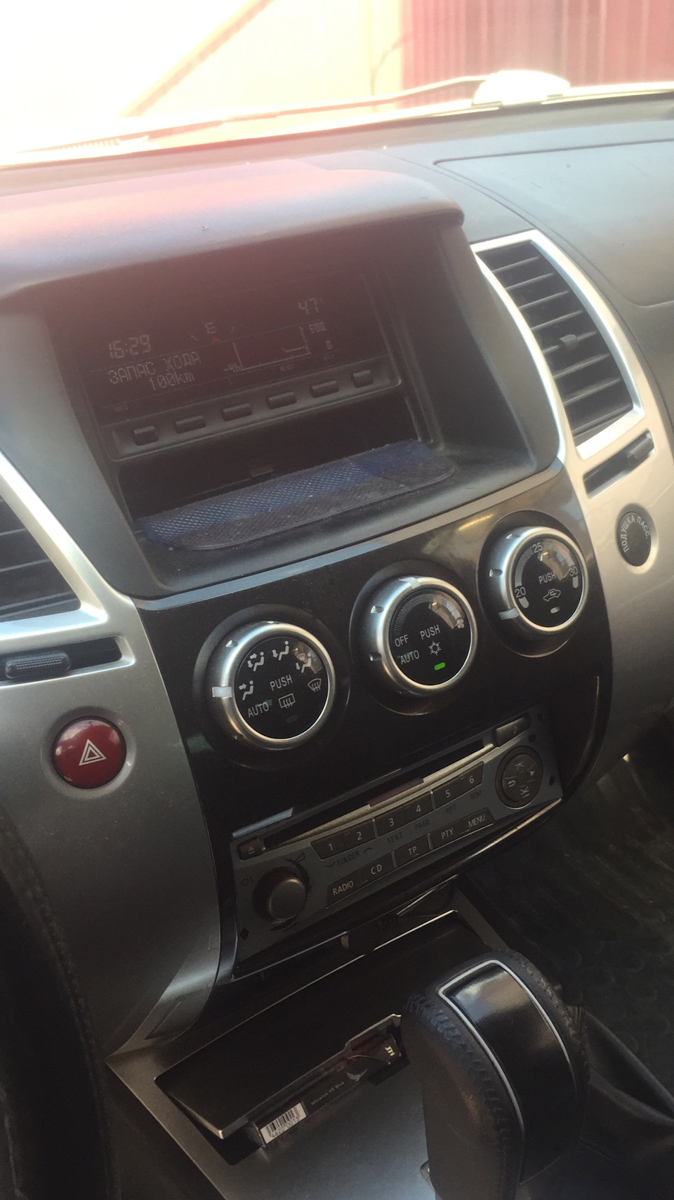 Как снять магнитолу паджеро спорт 2 Замена магнитолы - Mitsubishi Pajero Sport (2G), 2,5 л, 2013 года автозвук DRIVE