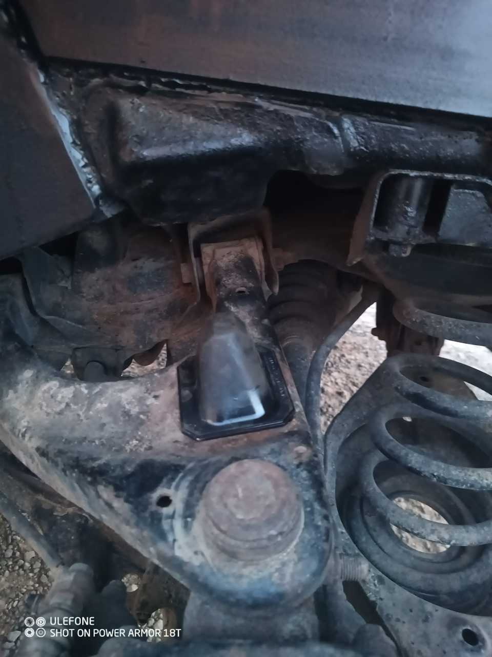 Отбойник заднего амортизатора — Nissan Pathfinder (3G), 2,5 л, 2007 ...