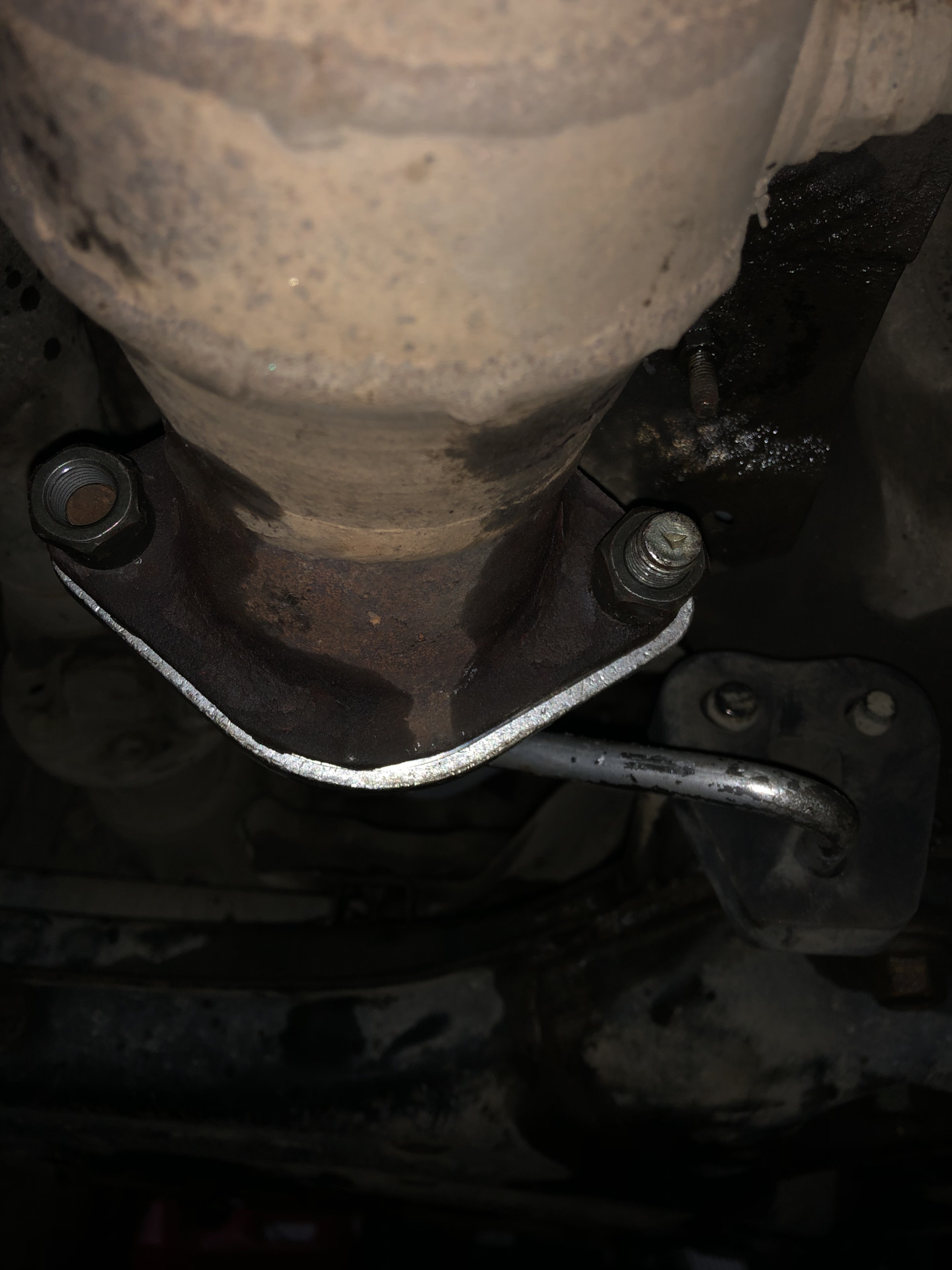 Замена трубы глушителя (приемная труба с гофрой) — Hyundai ix35, 2 л ...