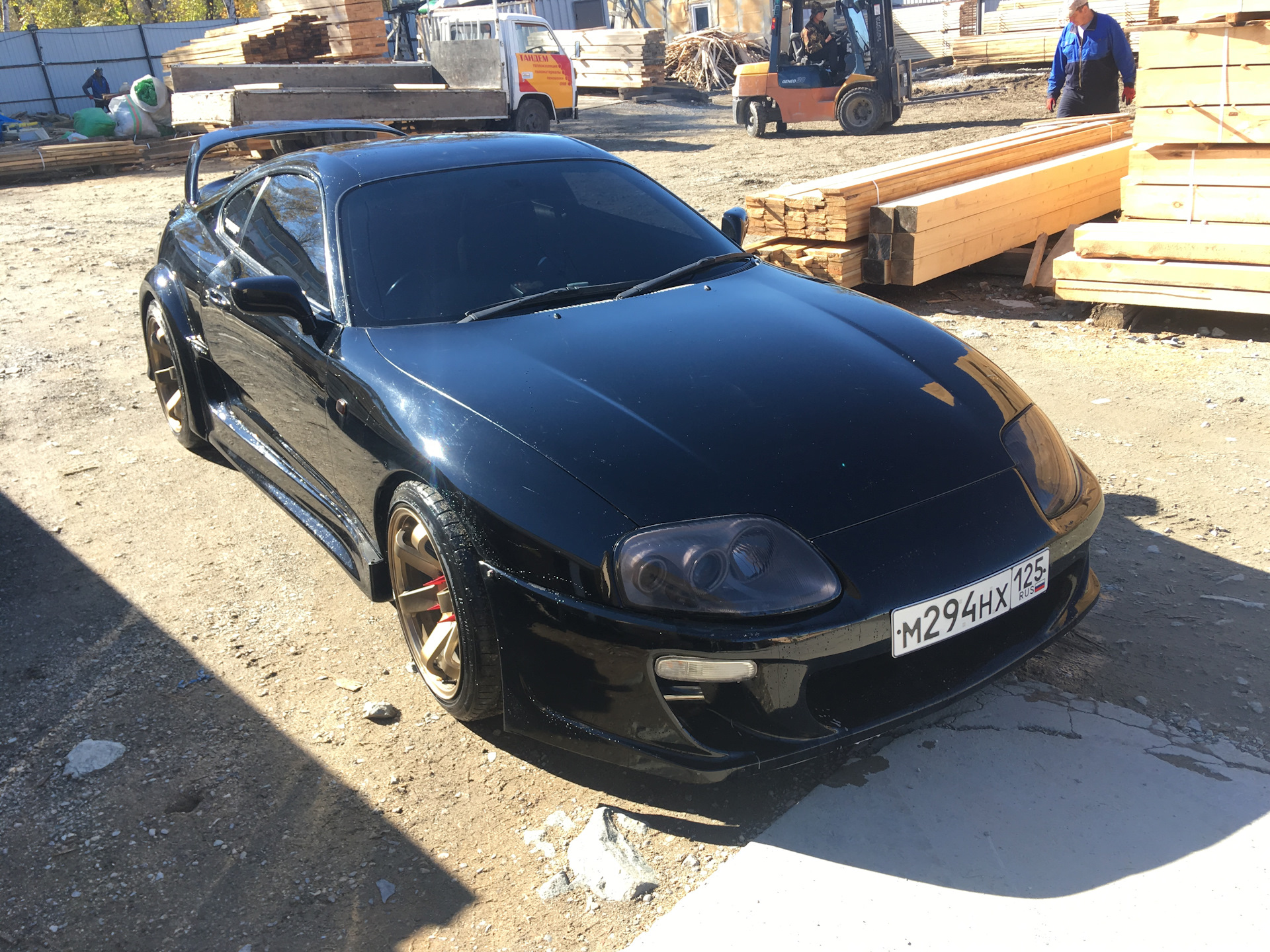 Супру владивосток. Тойота Supra 3.0, 1993 г.. Супра Владивосток машина. Супра в пыли. Чёрным цветом машина Supra во Владивостоке.