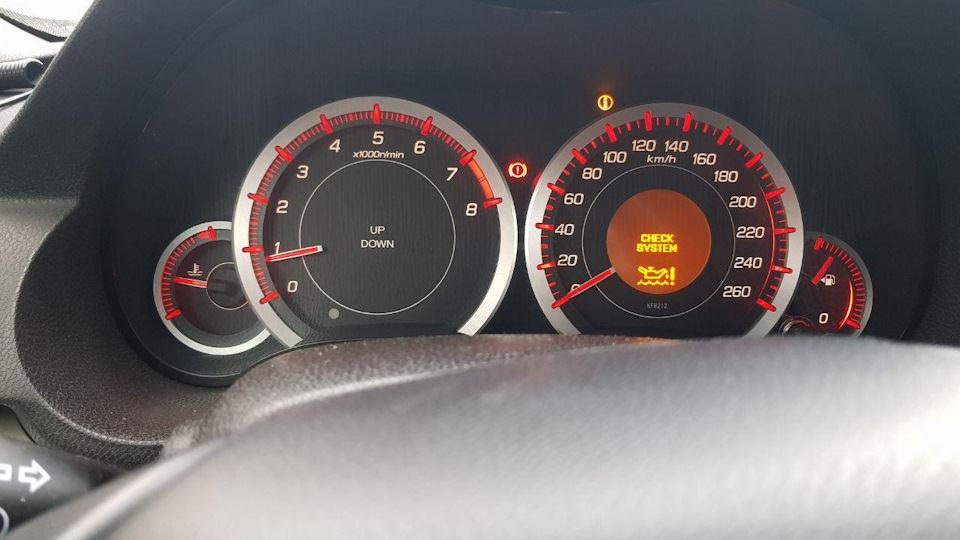 промыли таким образом два раза, масло сливалось очень черное. — Honda Accord (8G)