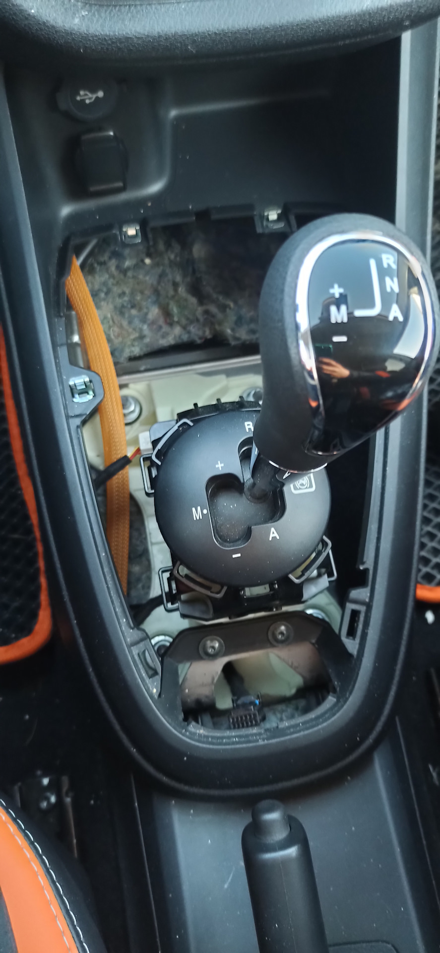 Подстаканник от рестайлинга — Lada Vesta SW Cross (1G), 1,8 л, 2019 ...