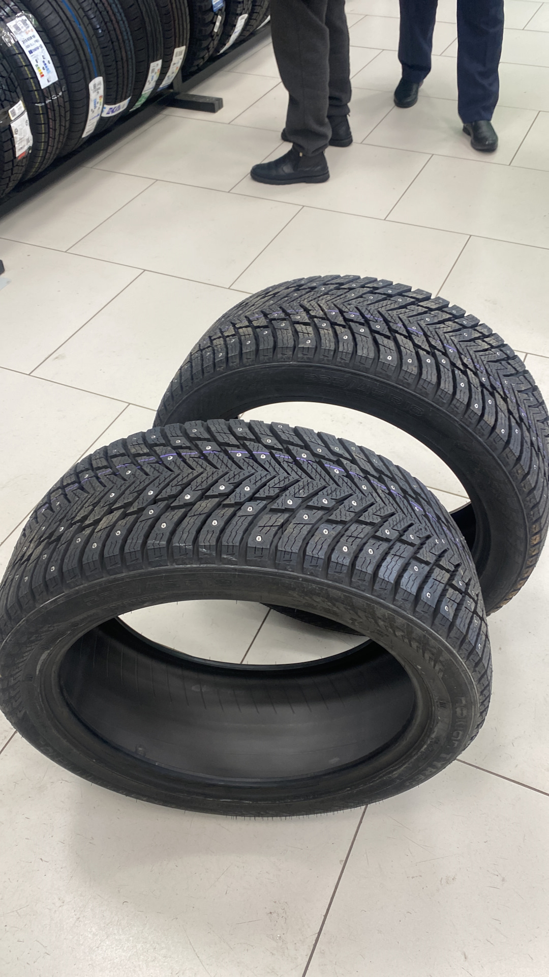 Бракованная зимняя резина Nokian Tyres Hakkapeliitta 10p 235/45/18 — DRIVE2