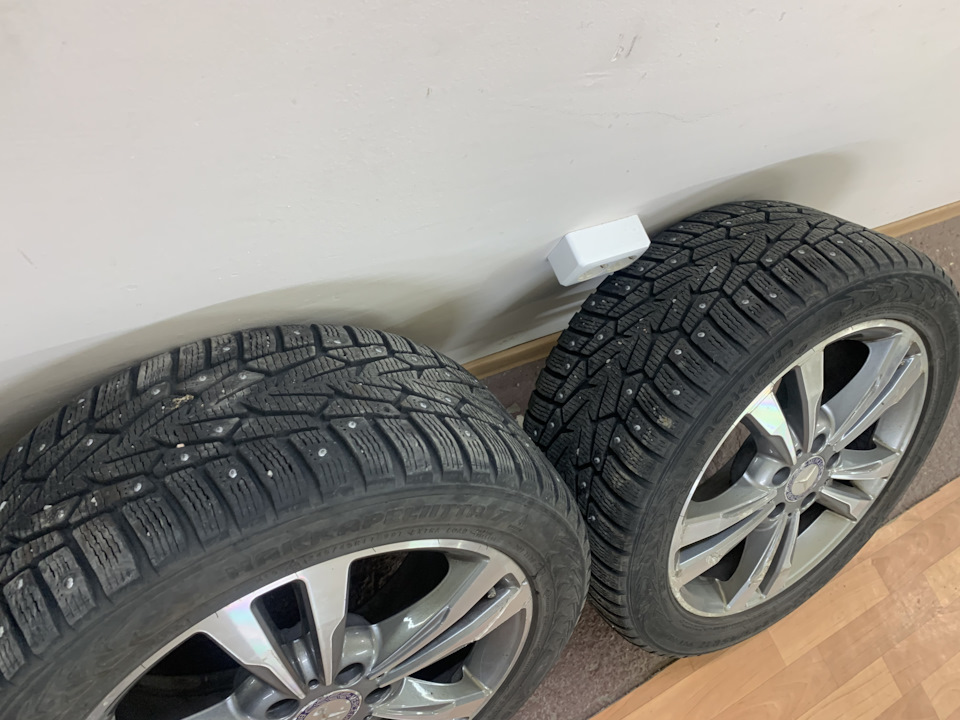Шины зимние шипованные Nokian 245/45 R17, литые диски Borbet/Mercedes ...