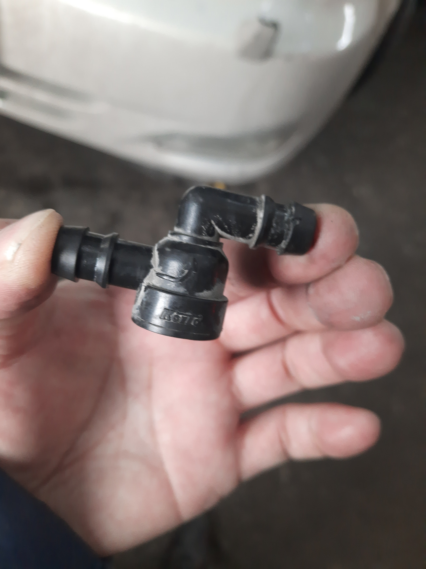 Замена обратного клапана омывателя фар. — Toyota Camry (XV30), 2,4 л ...