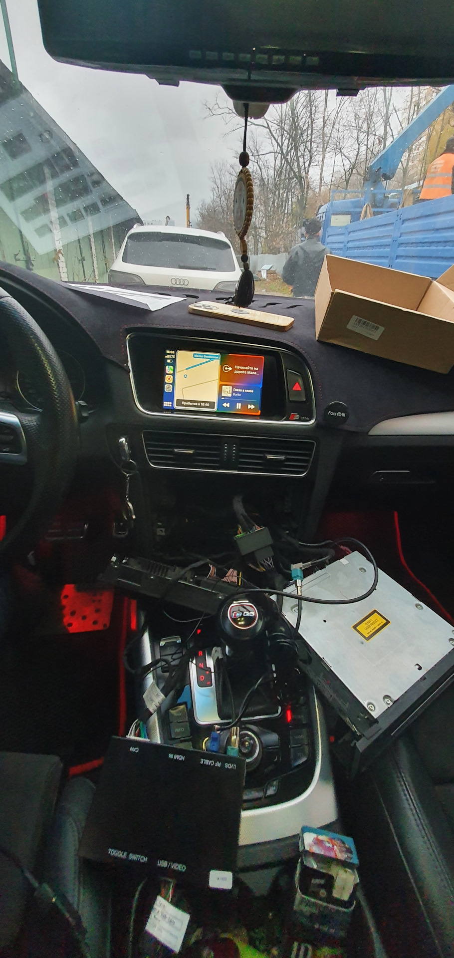 никакую проводку резать не надо — Audi Q5 (1G)