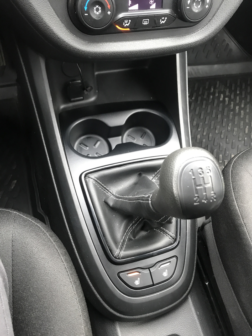 Установлена накладка — Lada Vesta SW (1G)