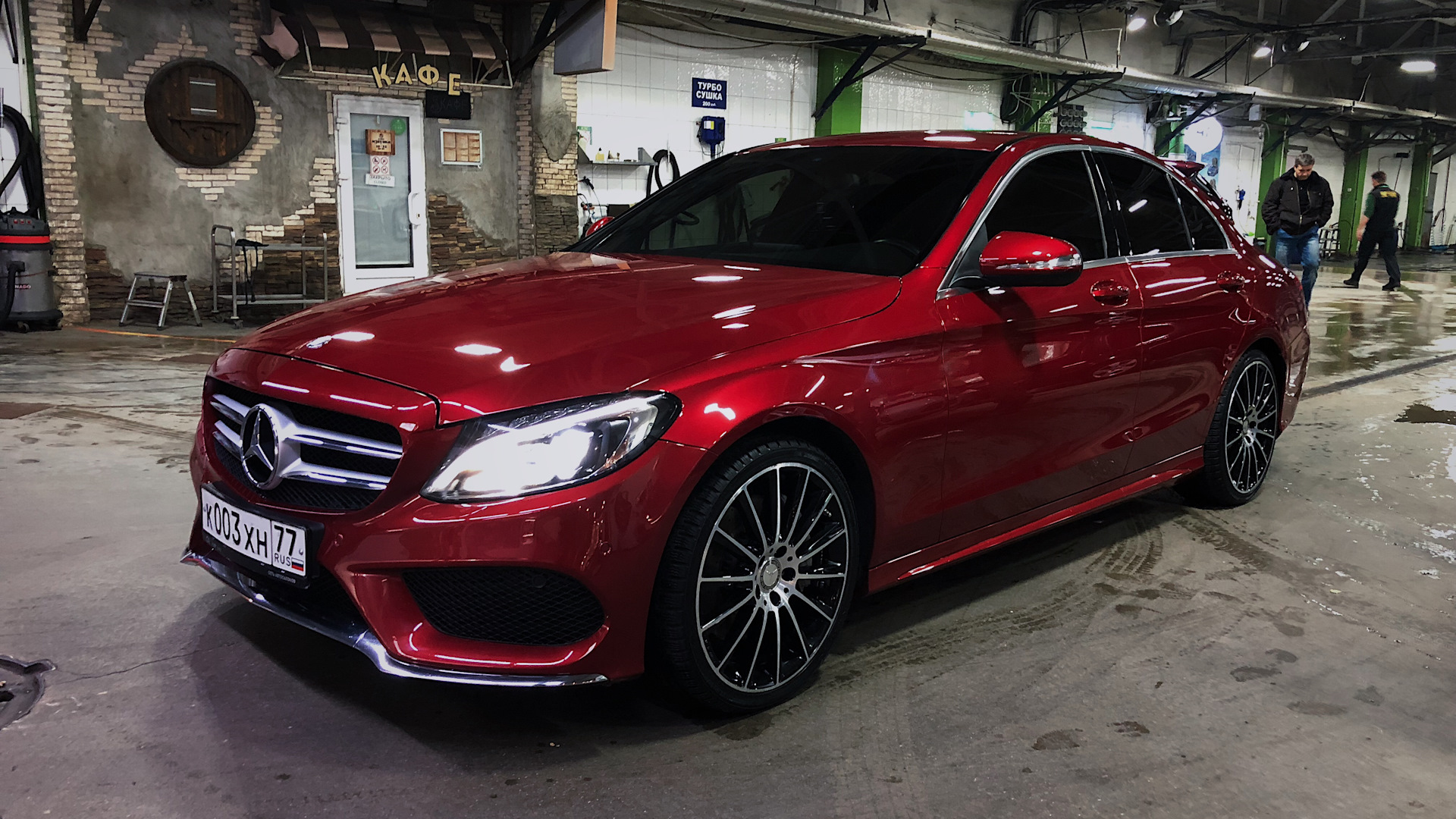 Mercedes c63 w205 красный