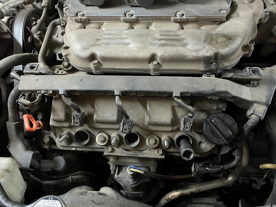 Масло в свечном колодце — Honda Crosstour, 3,5 л, 2011 года | поломка ...