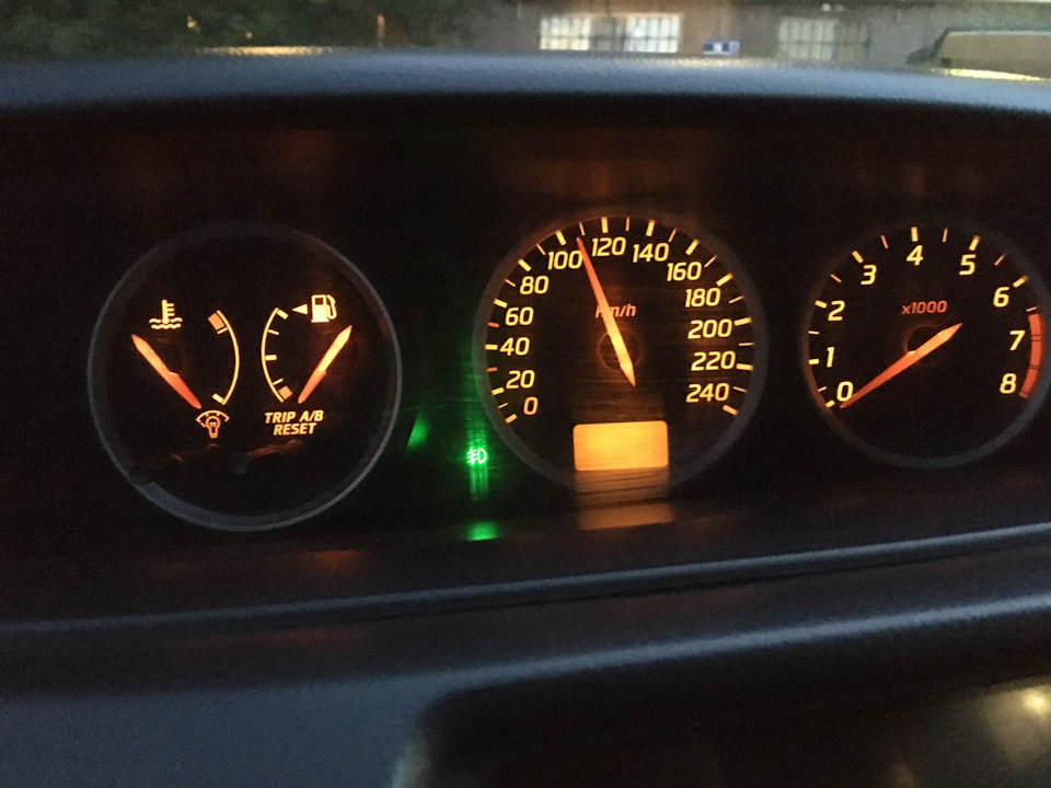 Стрелки приборной панели зависают. Nissan primera p12 спидометр. Спидометр 120. Спидометр 100. Стрелка спидометра поднимается.