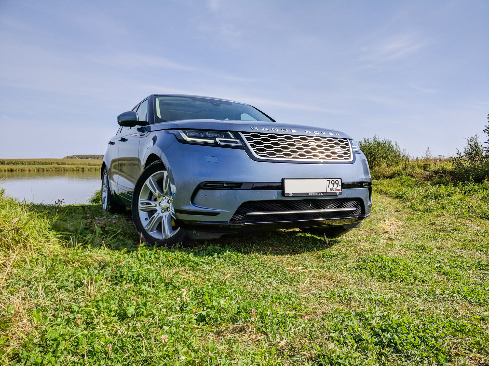 Велар. Land Rover Velar 2020. Range Rover Velar Byron Blue r22. Velar r19. Velocity Blue range Rover.