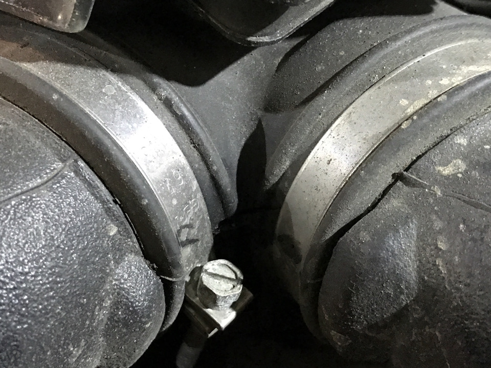 Приехал прессовать, а тут картина — Труселя, давай до свидания 🤦🏼‍♂️ Дырку не видно, но она есть — дырень ⚫️ — Audi Allroad (C5)