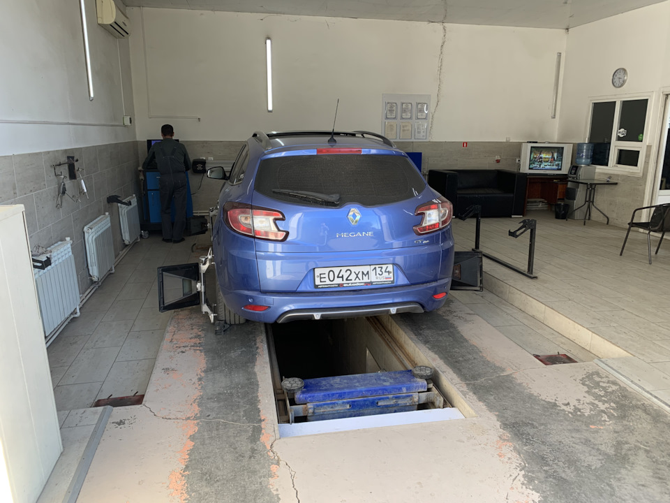 Замена рулевой тяги и наконечника — Renault Megane III, 1,5 л, 2010 ...