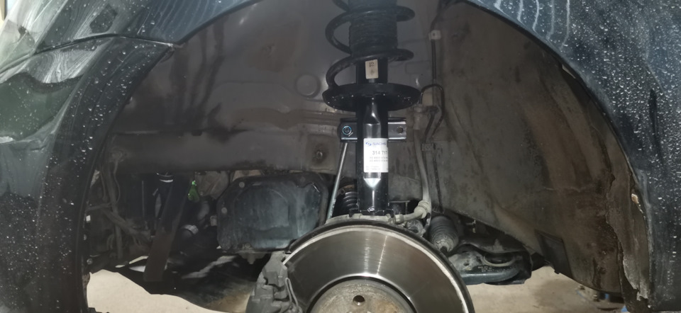 Замена передних стоек на Sachs — Volkswagen Polo Sedan, 1,6 л, 2019 ...