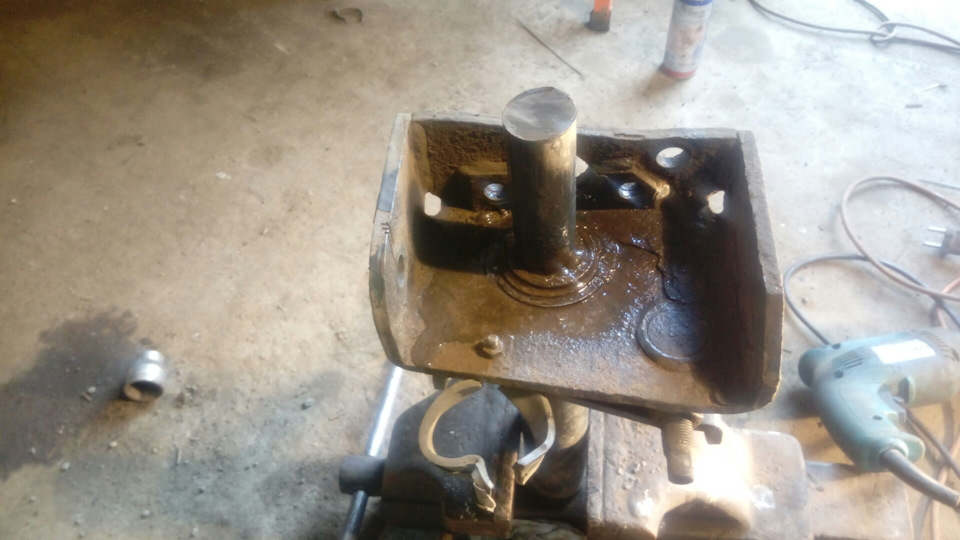 Замена торсиона ч1. — Iveco Daily (4G), 3 л, 2008 года | своими руками ...