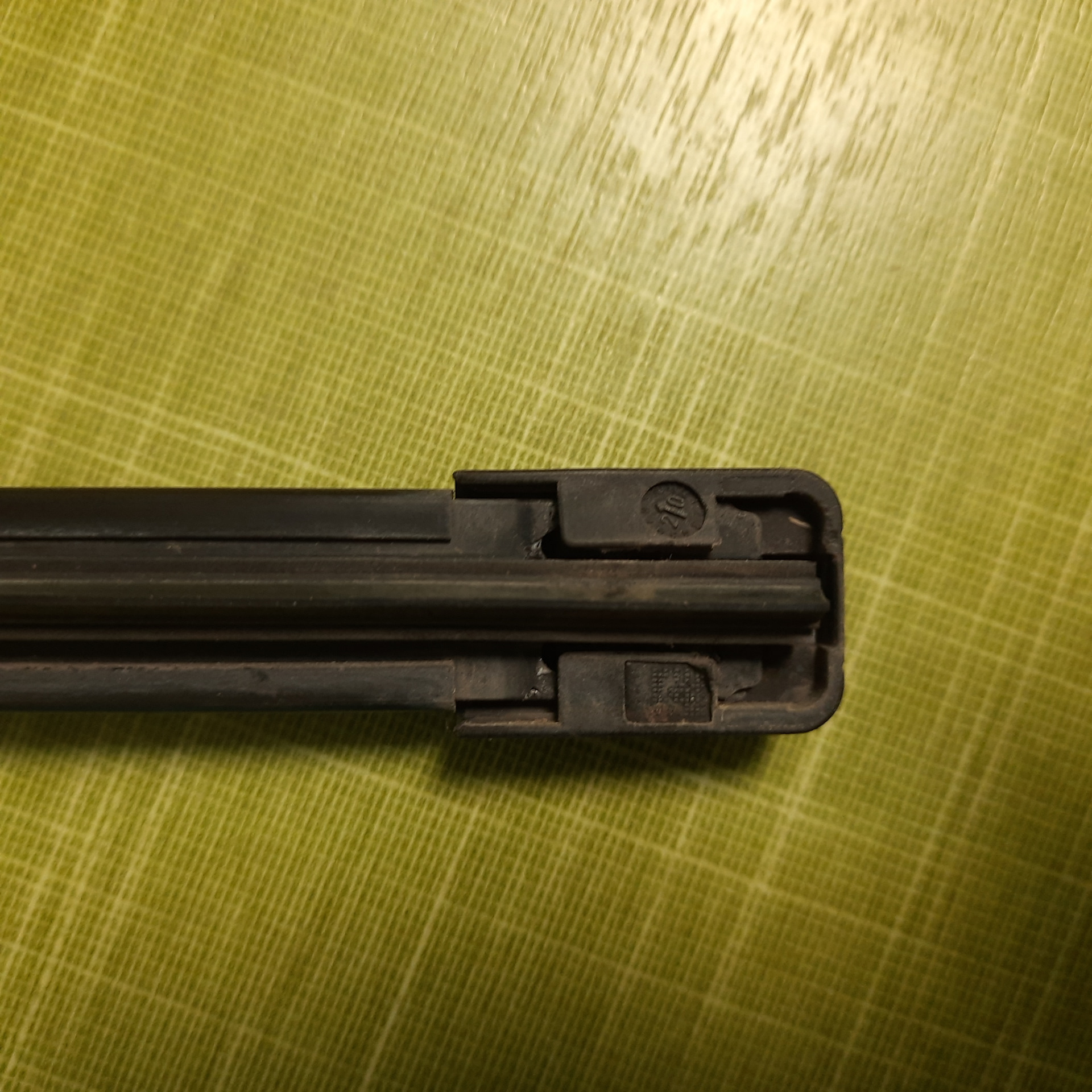 Замена заменяемых резинок ALCA на бескаркасных щетках — Lada Гранта, 1 ...