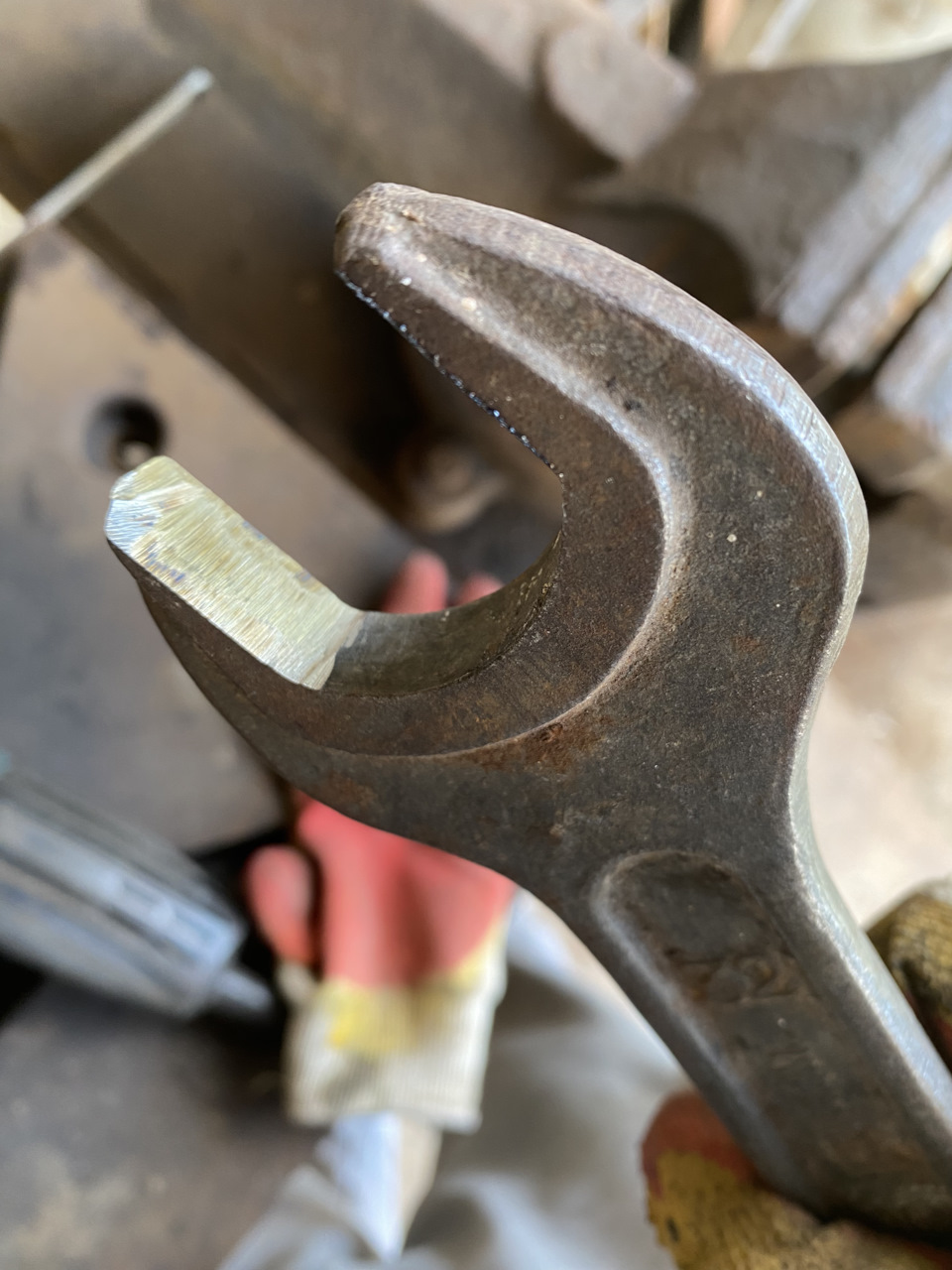 Ключа на 34 у меня не было, болгаркой сделал из ключа на 32 Ключ на 34😃 благо у меня их дохера 😂 — Hyundai Tucson (JM)