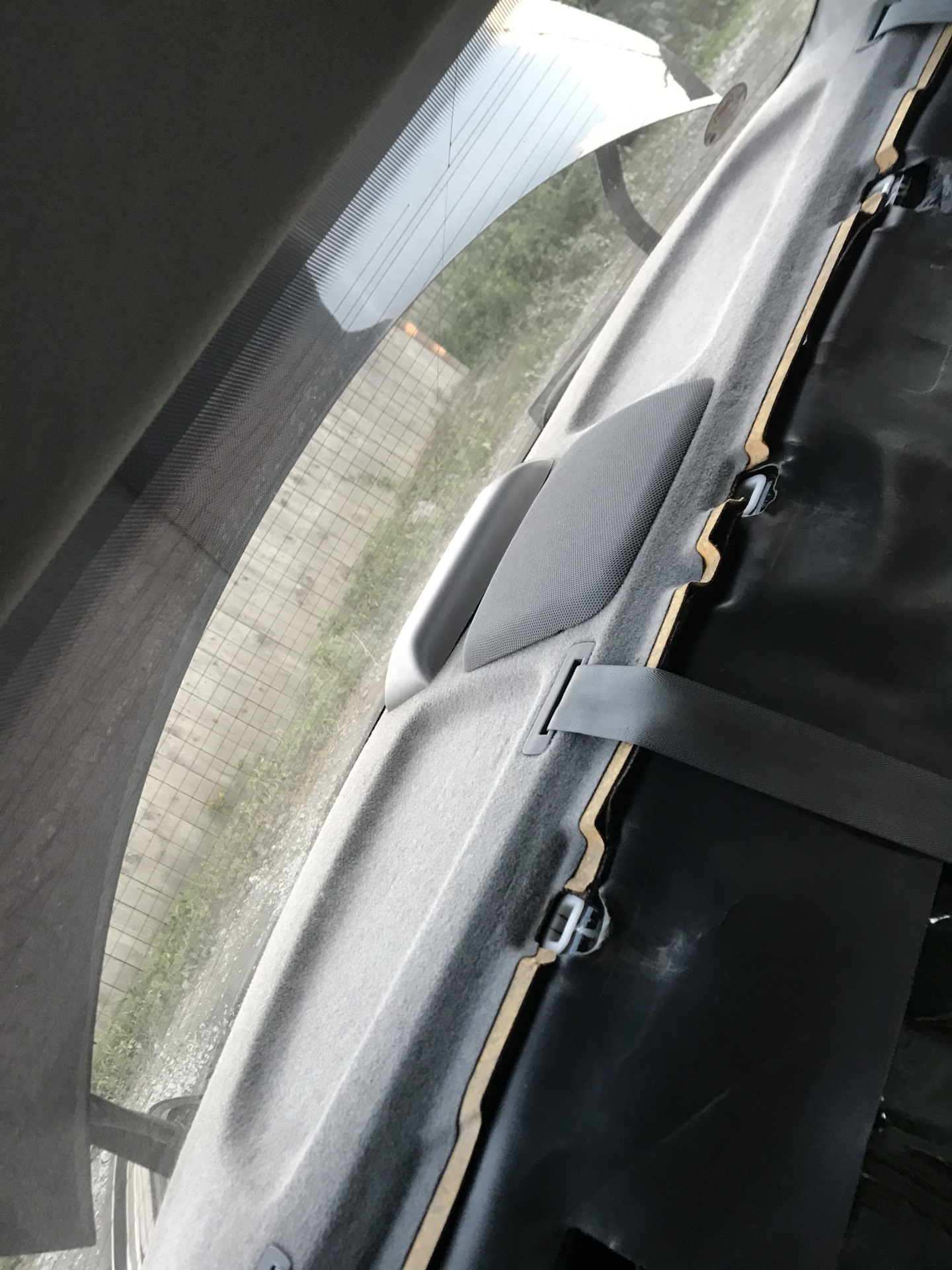 Установка штатного сабвуфера в заднюю полку — Toyota Mark II (100), 2 л ...