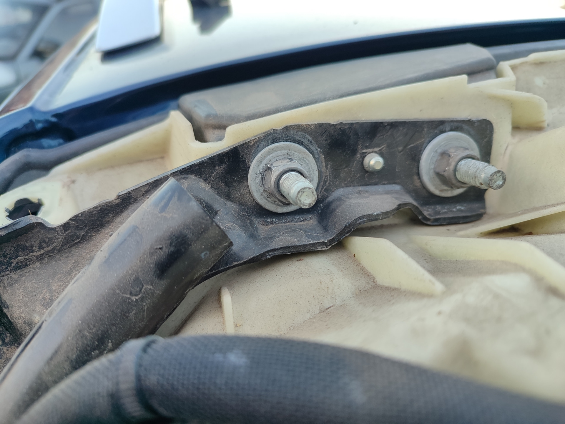 Регулировка двери багажника — Renault Talisman, 1,5 л, 2017 года ...