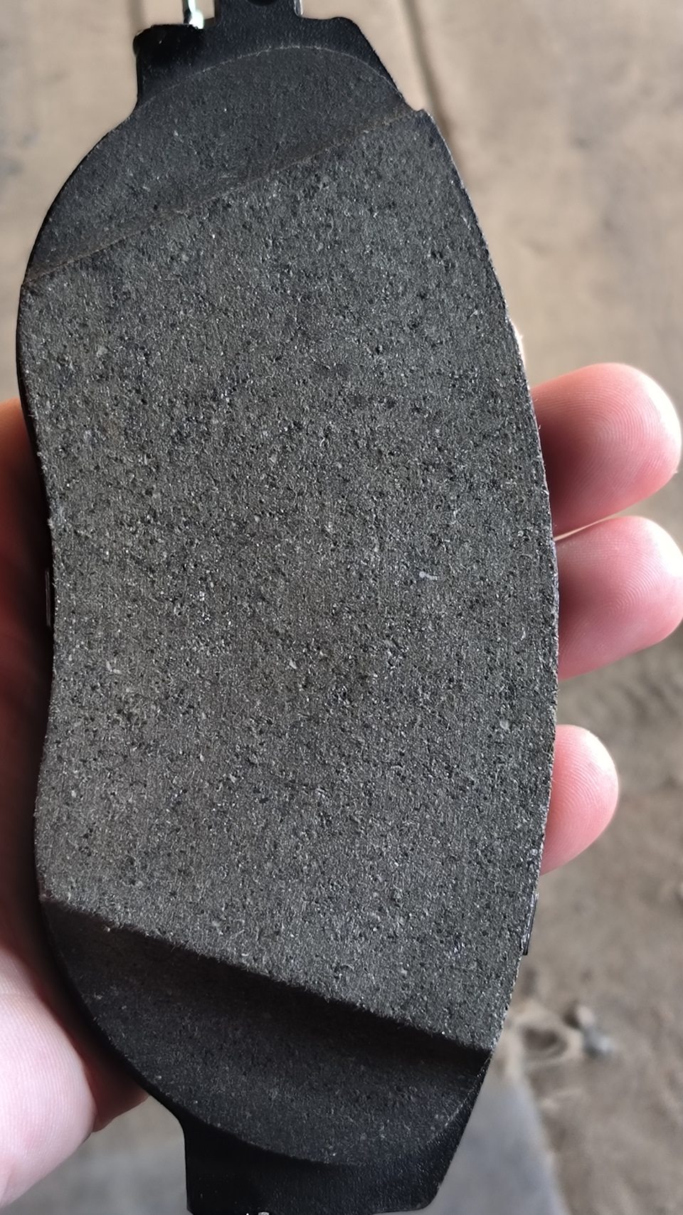 Колодки керамика с не видимой пылью, зеркало диска будет слегка бронзового цвета — Skoda Octavia A8 Mk4