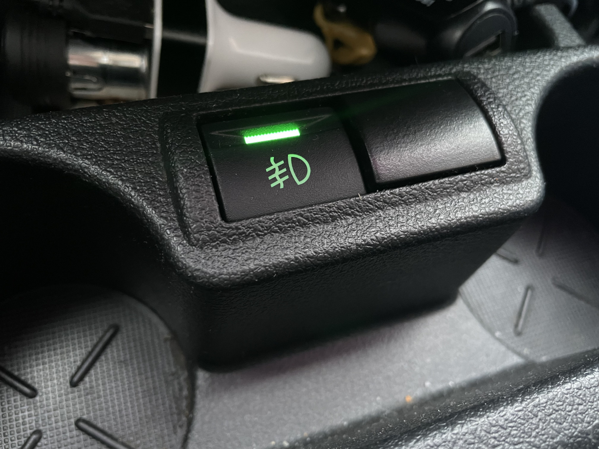 Установка ПТФ от LEDZILLA — Lada Гранта лифтбек, 1,6 л, 2015 года ...