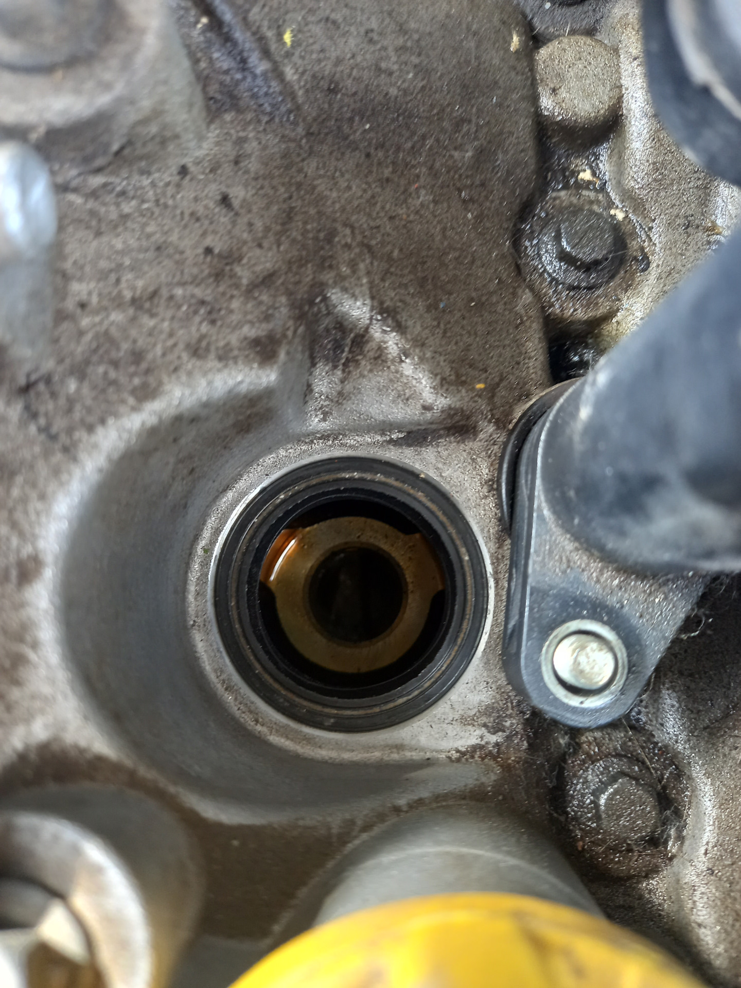 Замена сальника фазорегулятора — Renault Duster (1G), 2 л, 2014 года ...