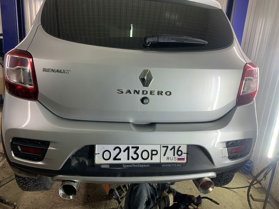 Раздвоенный выхлоп на Рено Сандеро степвэй 2 — Renault Sandero Stepway ...