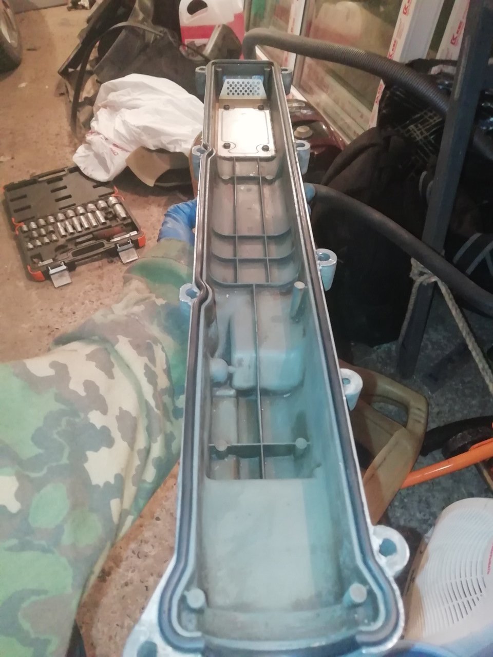 Протираем все, устанавливаем новую прокладку и ставим обратно — Toyota Chaser (100)