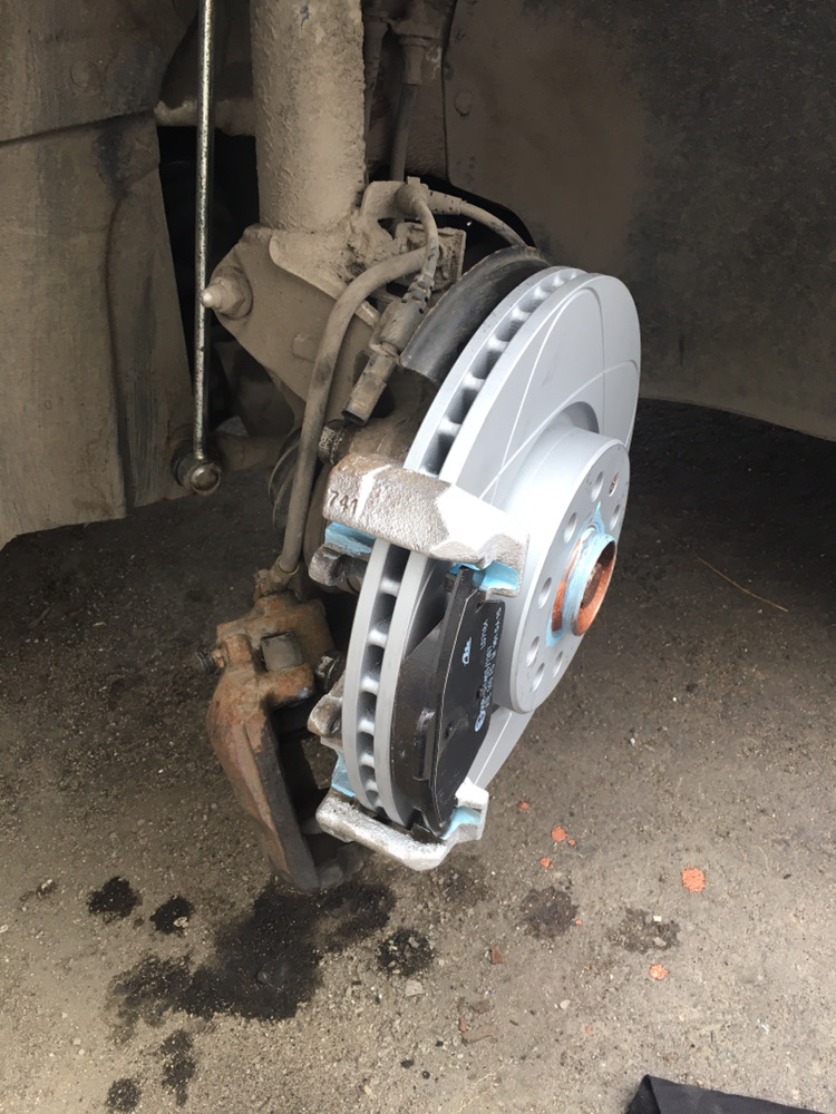 Передние тормозные диски — Volkswagen Passat B6, 1,8 л, 2008 года ...