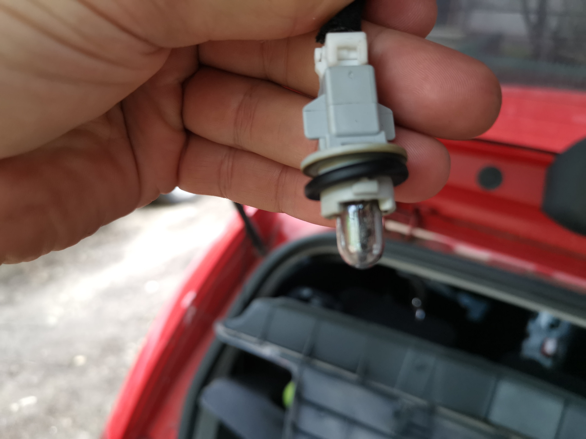 Замена ламп стоп сигналов и подсветки номера — Hyundai Getz, 1,4 л ...