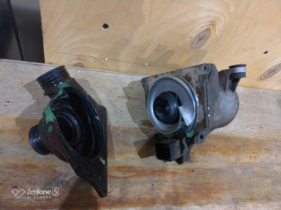 Разборка неисправной помпы. — BMW 7 series (F01/02), 3 л, 2009 года ...