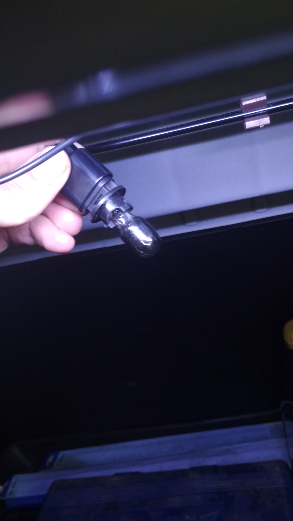 Доступ к ней легкий, через багажник) — KIA Rio (3G)