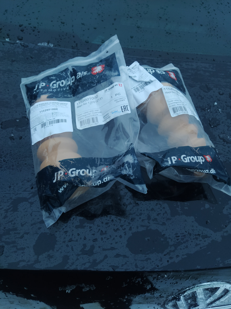 Замена отбойников задних амортизаторов — Volkswagen Polo Sedan, 1,6 л ...