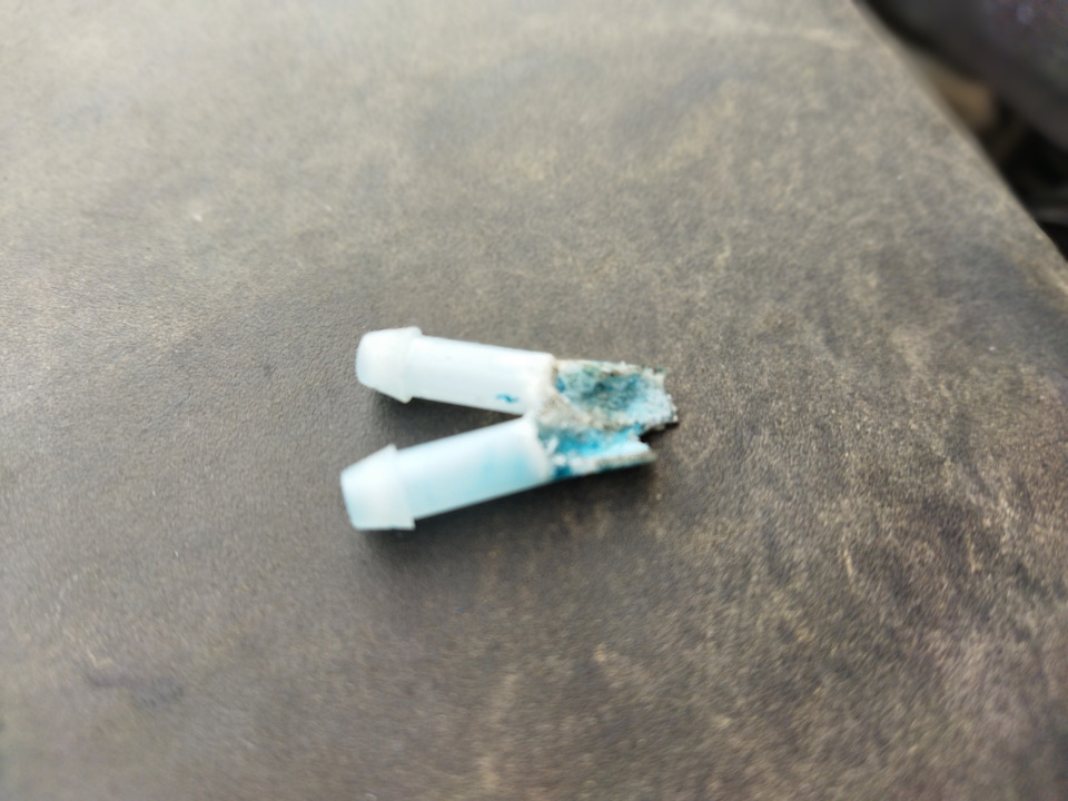 Тройник стеклоомывателя — Subaru Forester (SJ), 2,5 л, 2014 года ...