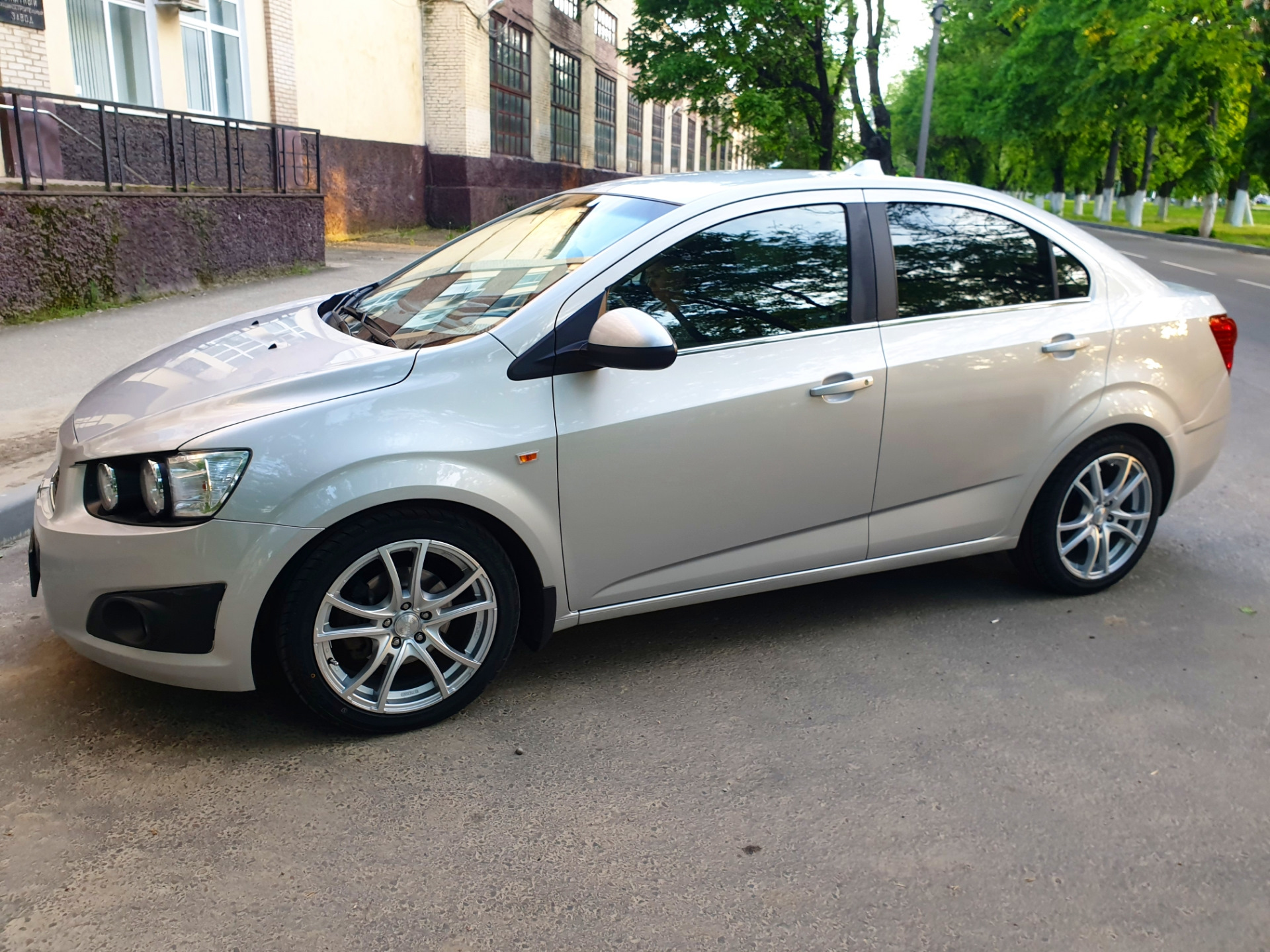 Диски шевроле авео. Chevrolet Aveo sedan 2g.