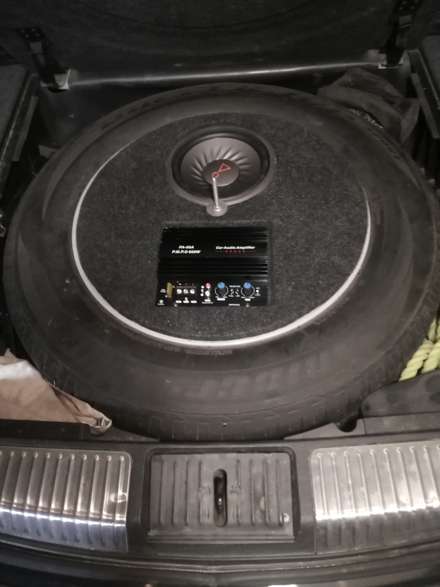 Сабвуфер в запасное колесо — Nissan Murano II, 3,5 л, 2011 года ...