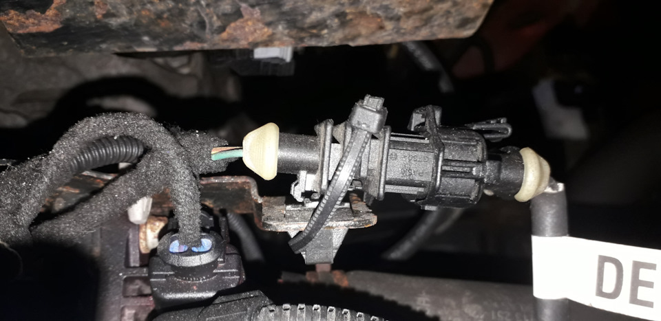 Клипса разъема кислородного датчика — Opel Astra J GTC, 1,8 л., 2014 ...