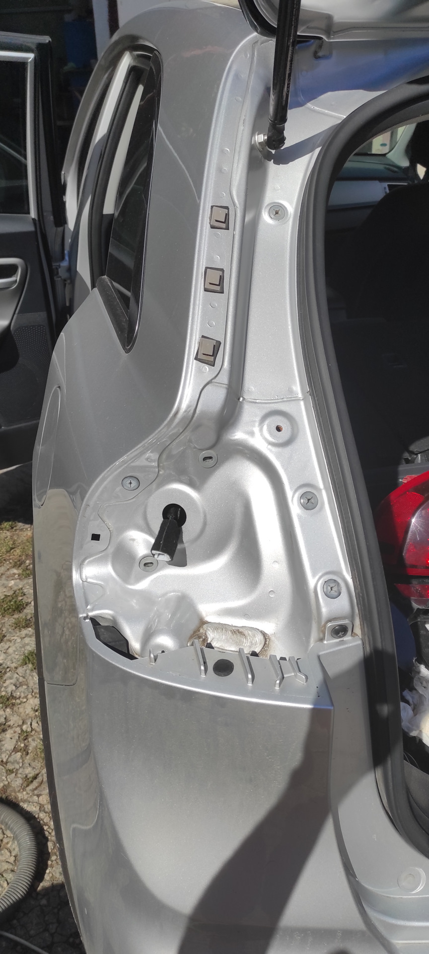 Снятие молдинга выше стопа. — KIA Niro (1G), 1,6 л, 2017 года ...