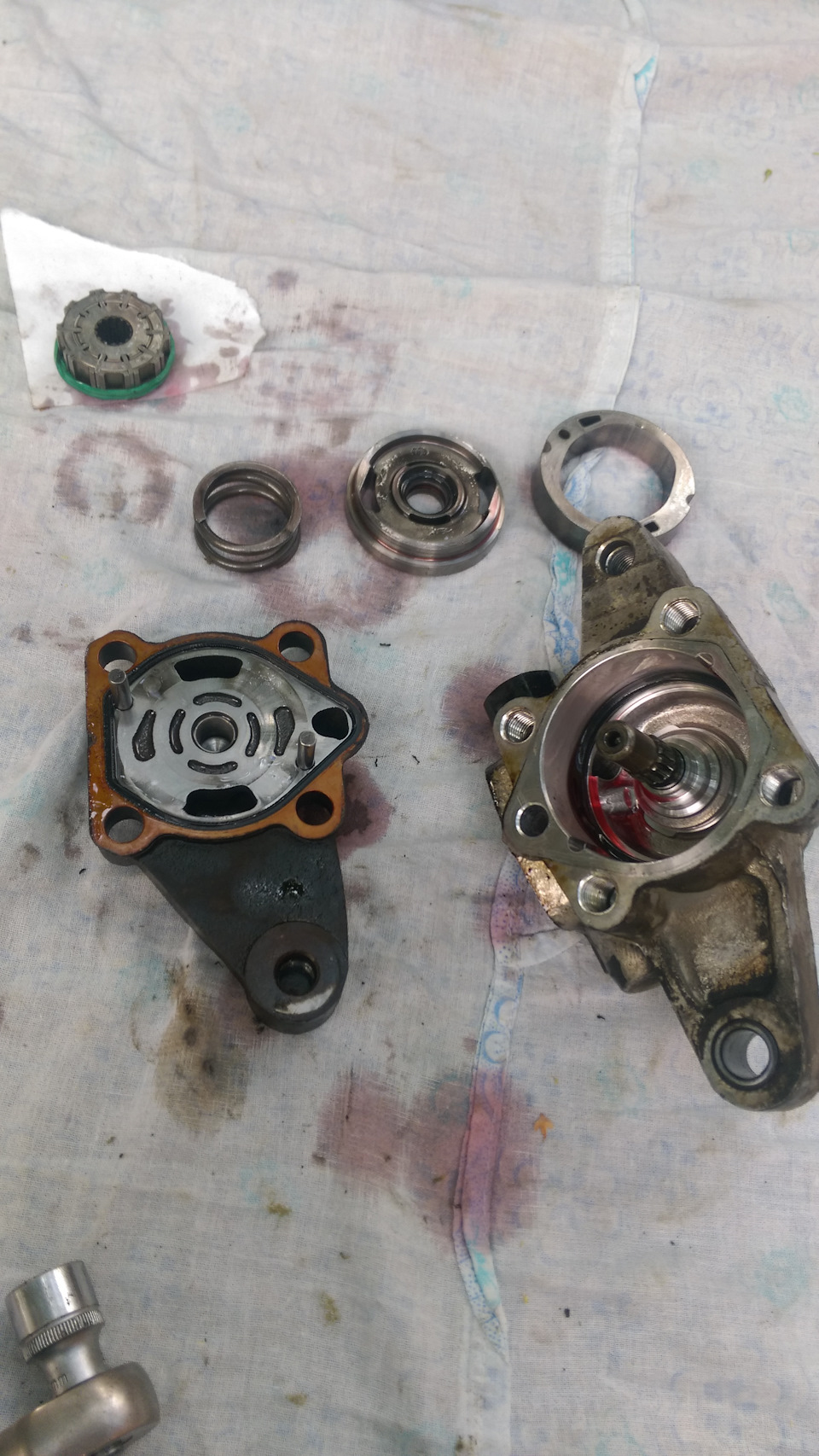 Ремкомплект гур ланцер 9. Ремкомплект пластинчатого насоса. Гур 4g69. Разбор гуру. Спарк разборка гур.