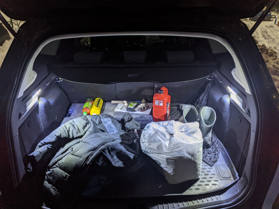Bi-Xenon в багажник — Ford Focus Wagon III, 1,5 л, 2017 года ...