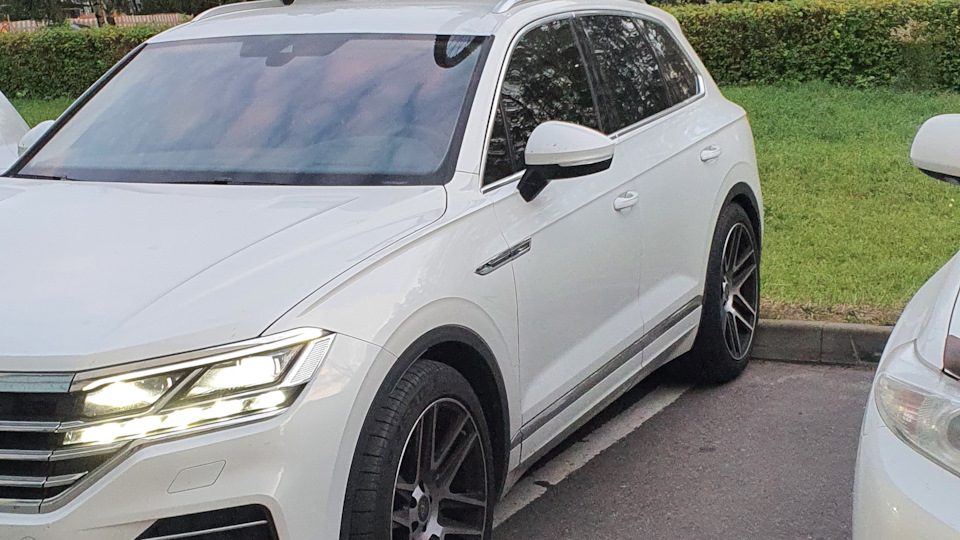Фары — Volkswagen Touareg (3G), 2 л, 2019 года | наблюдение | DRIVE2
