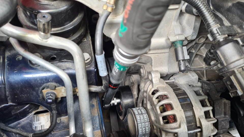 Замена поликлинового ремня — Volkswagen Polo Sedan, 1,6 л, 2016 года ...