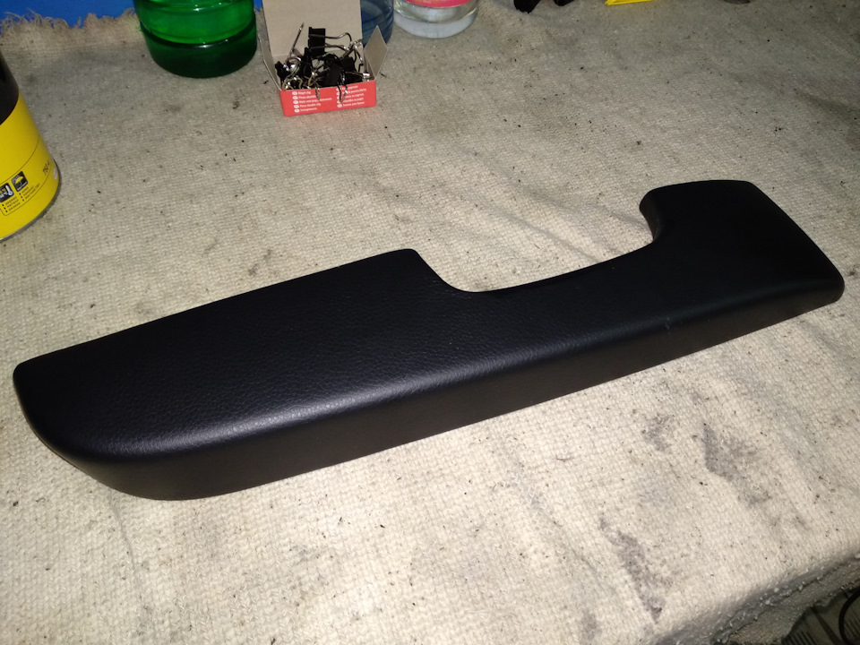 qMAAAgCUiOA 960 Как натянуть кожу на подлокотнике автомобиля