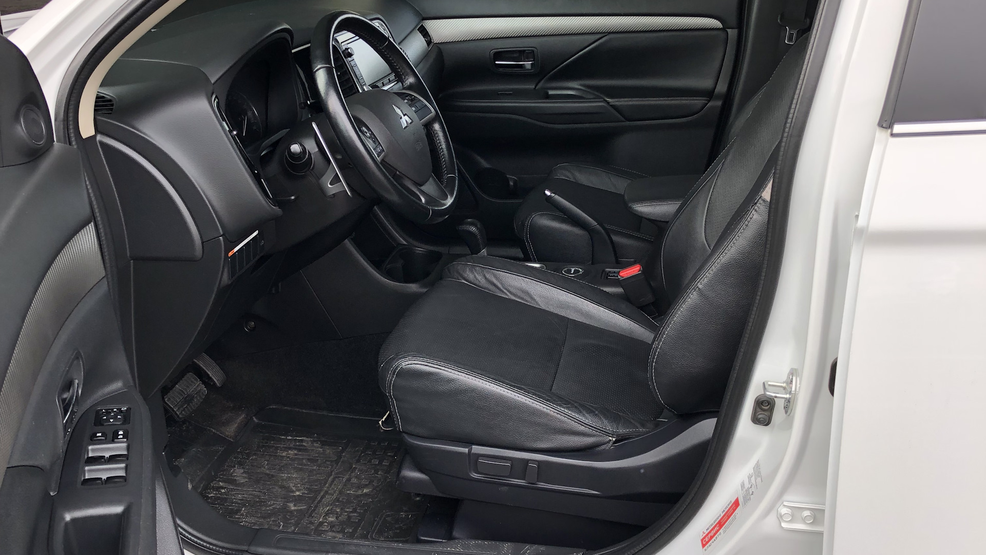 Ящики под сидения и брызговики — Skoda Octavia A7 Mk3, 1,8 л, 2016 года ...