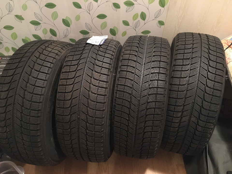 Michelin x ice 3 r16. Мишлен липучка x-Ice 3. 215/60/16 Michelin x-Ice 3. Michelin x-Ice липучка. Michelin липучка r16.